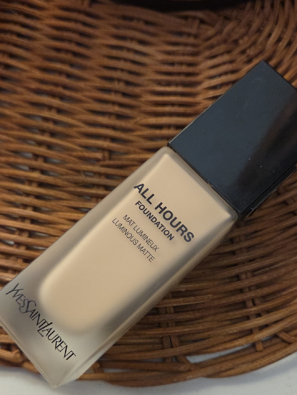 Yves Saint Laurent All Hours Foundation - Light Beige